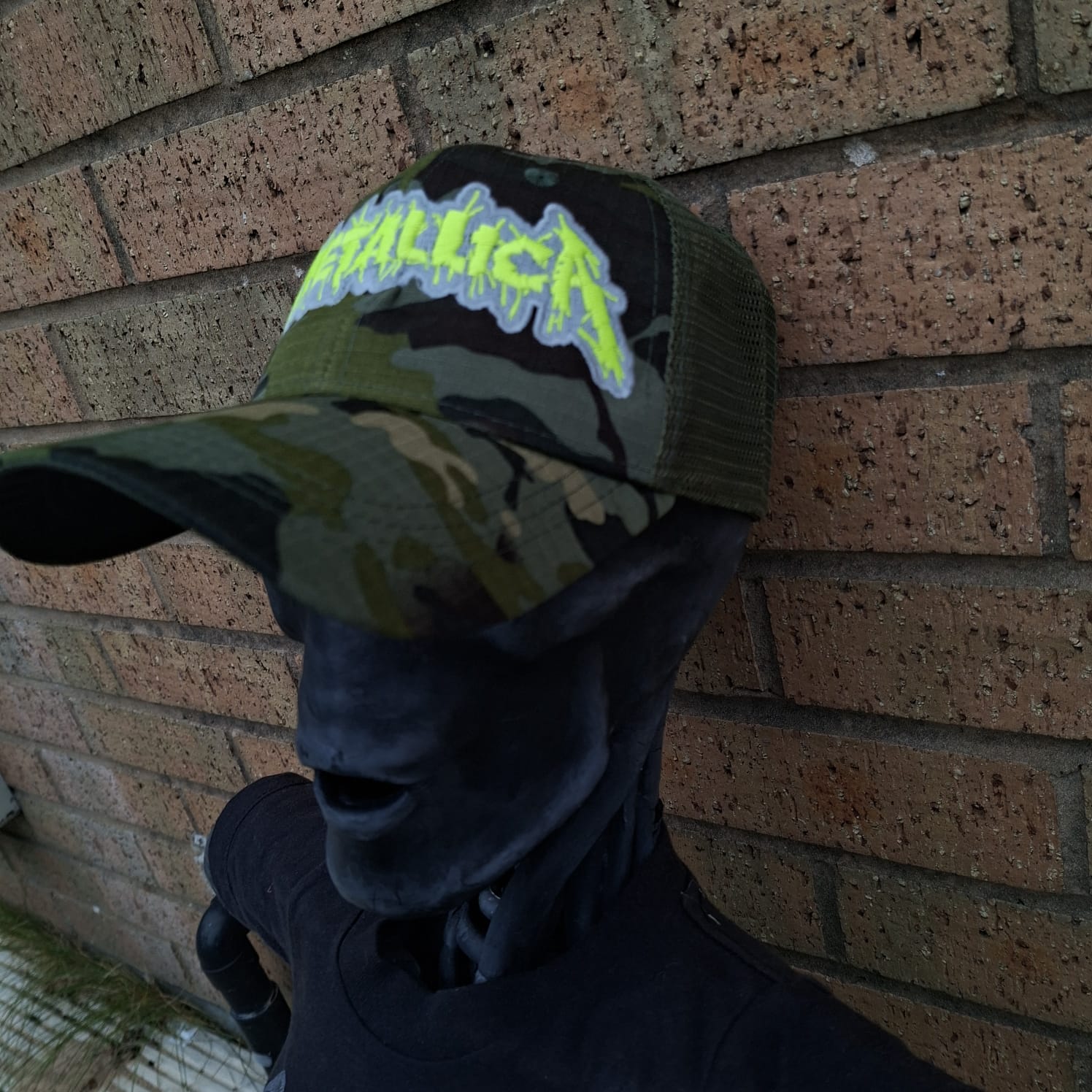 METALLICA - Splatter (Glow in the Dark) Logo - GREEN CAMO TRUCKER CAP